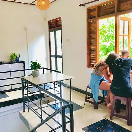 Summer House Mirissa Bagian luar foto